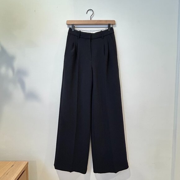 Aritzia Effortless Pant Wider in Black Crepette, Size 0 - Picture 4 of 9